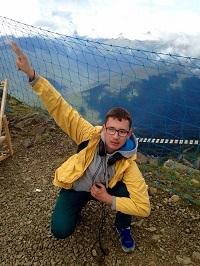 Дмитрий Миронов, 10 Б школы-интерната номер 1 для незрячих и слабовидящих, гитарист и пловец, изучает английский