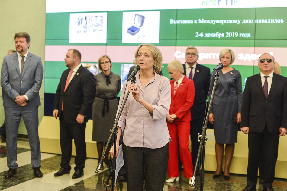 «Простыми словами» об интеллектуальных нарушениях: в Госдуме открылась выставка «Смотрите, я здесь!»
