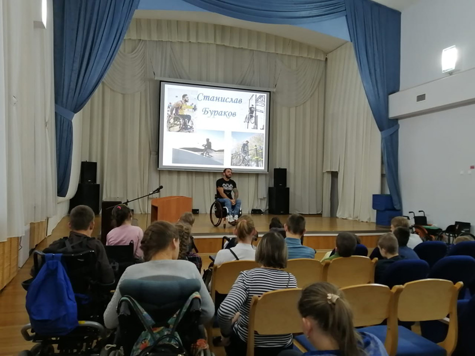 В Петербурге прошел урок по адаптивному вейкборду