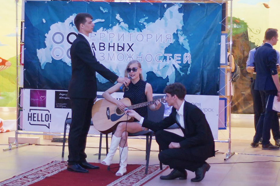 «Я стала первой незрячей девушкой в колледже»: как Кристина покоряет сцену