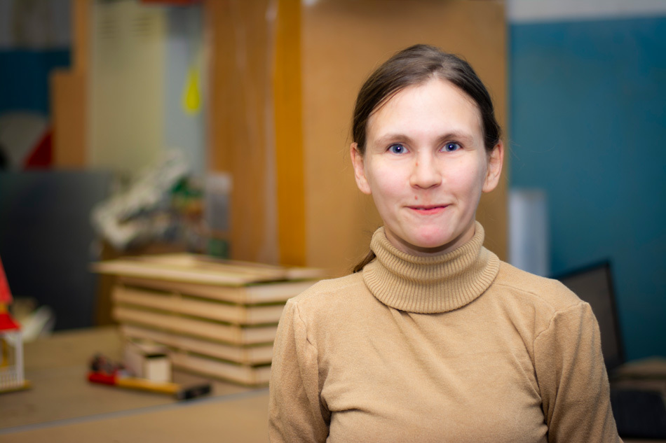 Маленькая, да удаленькая: как Марина Тельнова стала оператором лазерного станка